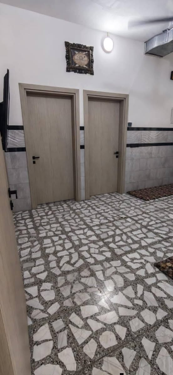 للبيع للبيع دار سكني ملك صرف طابو الزهورشرط الوكاله والتحويل مقابل البيت حديقه المساحه ٣٠٠ م / مساحه البيت  / 100 م مربع ركن طابقين/ طابق ١غرفه نوم وهول واستقبال وصحيات ومطبخ وكراج وطابق ٢غرفتين نوم وهول وصحيات وسطح الموقع الموصل الجانب الأيسر حي السماح الثانيه التقطيع الجديد خلف دائره الكهرباء السعر ١٣٠مليون  وبي مجال /  للتواصل والاستفسار:
📱 *********** / زين 
📱 *********** / كورك 
📛 ابو ياسر للعقارات / نستقبل جميع العروض في احياء الموصل /
▪️ سكني 🏡
▪️ تجاري 🏬
▪️ دواَنم وأراضٍ استثمارية 🌟
