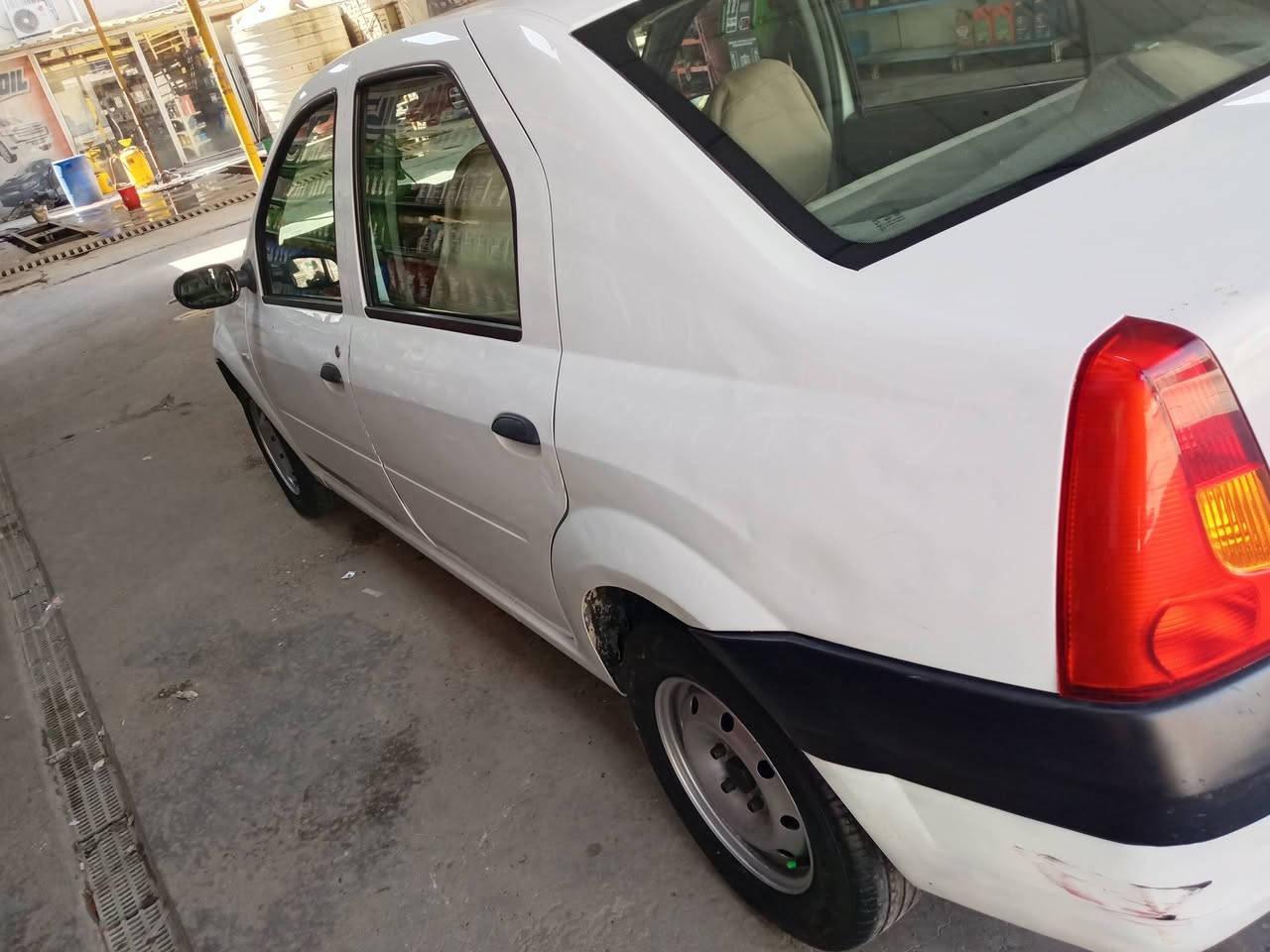 من رخصت الادمن سيارة رينو موديل 9 لوكان حلوة بيها رشات صبغ قليلة محرك جديد وحدادية جيدة تبريد محترم كهربائيات كل يشتغل بيها نقص نضح قليل مشط ستيرن لان هية باور وبيها شخطة بالسلف يعني خشن سنوية30 هزة جديدة شرط التحويل السعر 40ورقة رقم بغداد انكليزي هاتف *********** عنوان بغداد حي الرئاسة مال المشتل
