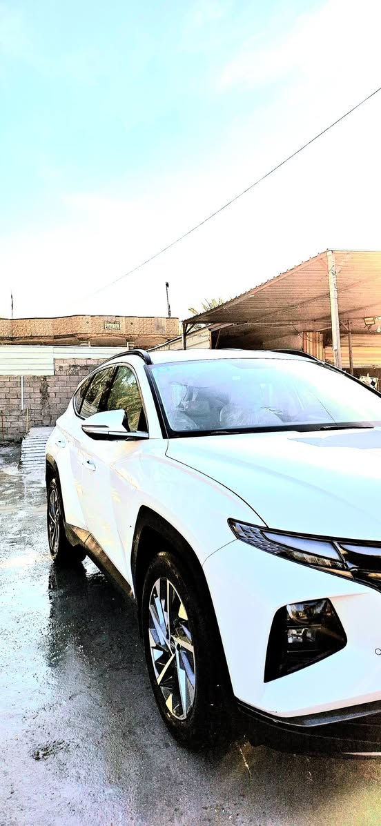 السلام عليكم توسان خليجي موديل 2023 رقم بغداد انگليزي بأسمي سنويه ل28 هزه جديده كفاله عامه فقط رصعه بلجاملغ الخلفي عكس السايق كل التفاصيل مذكوره مع السونار... مكان السياره بابل السعر 212 بيه مجال ***********
مواصفات السياره..... 
 كيجات الكترونيه شاشه كراسي كهرباء
3 وضعيات قياده/سبورت/ ايكو/نورمال
سايد بريك دكمه
حساسات امامي/خلفي
اشاير بلمري
شاشه كار بلي
كامره خلفيه تحكم
تشغيل عن بعد
بصمه تشغيل
بصمه ابواب
دخول ذكي
بصمه عدد 2
مثبت سرعه
جرس تنبيه سرعه 120
اوامر صوتيه
اوتو هولد
شحن لاسلكي
4 منافذ  USB
فول تحكم ستيرن
مري شفط
ستائر ابواب خلفيه
لد نهاري/ليلي
لايت زنون
نضام تزحلق
نضام نزول منحدرات
تبريد امامي/خلفي2
