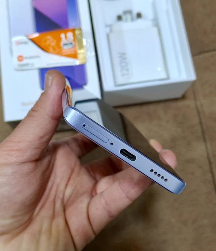 ڕێدمی نۆتی ١٣ ی پڕۆ پڵاس فایف جی.
زاکیرە ٥١٢ و  ڕام ١٢+١٢ . دوو سیم..
کارتۆن و شەحنی عەسڵی ١٢٠ واتی خۆی.
زۆر پاکەو نەکراوەتەوە بە زەمان.
٣٥٥ هەزارو کەمێک مجال.
تێل *********** السليمانية, العراق
