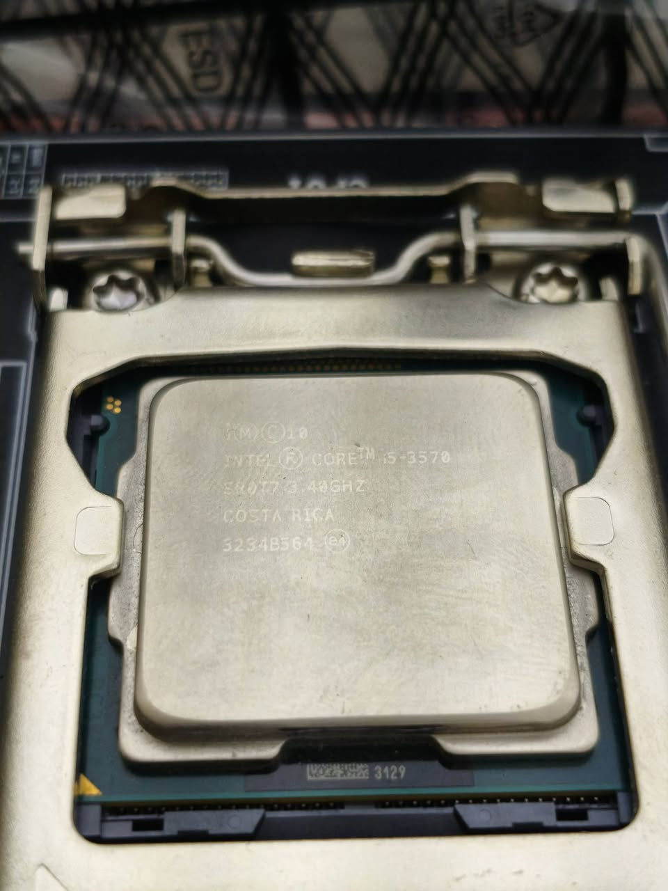 غراض نضيفه واسعار حلوه
بورد ومعالج ورامات 40 الف )ddr3(
رامات 16g ddr3 1600 15 الف
كيبورد mad 68 pro النسخة البيضة 60 الف 
سماعات كلنسخة وسعرهه
اي استفسار تفضل خاص


**إذا كنت صاحب هذا الإعلان وتريد حذفه لأي سبب، رجاءا أرسل رسالة إلى الدعم الفني**