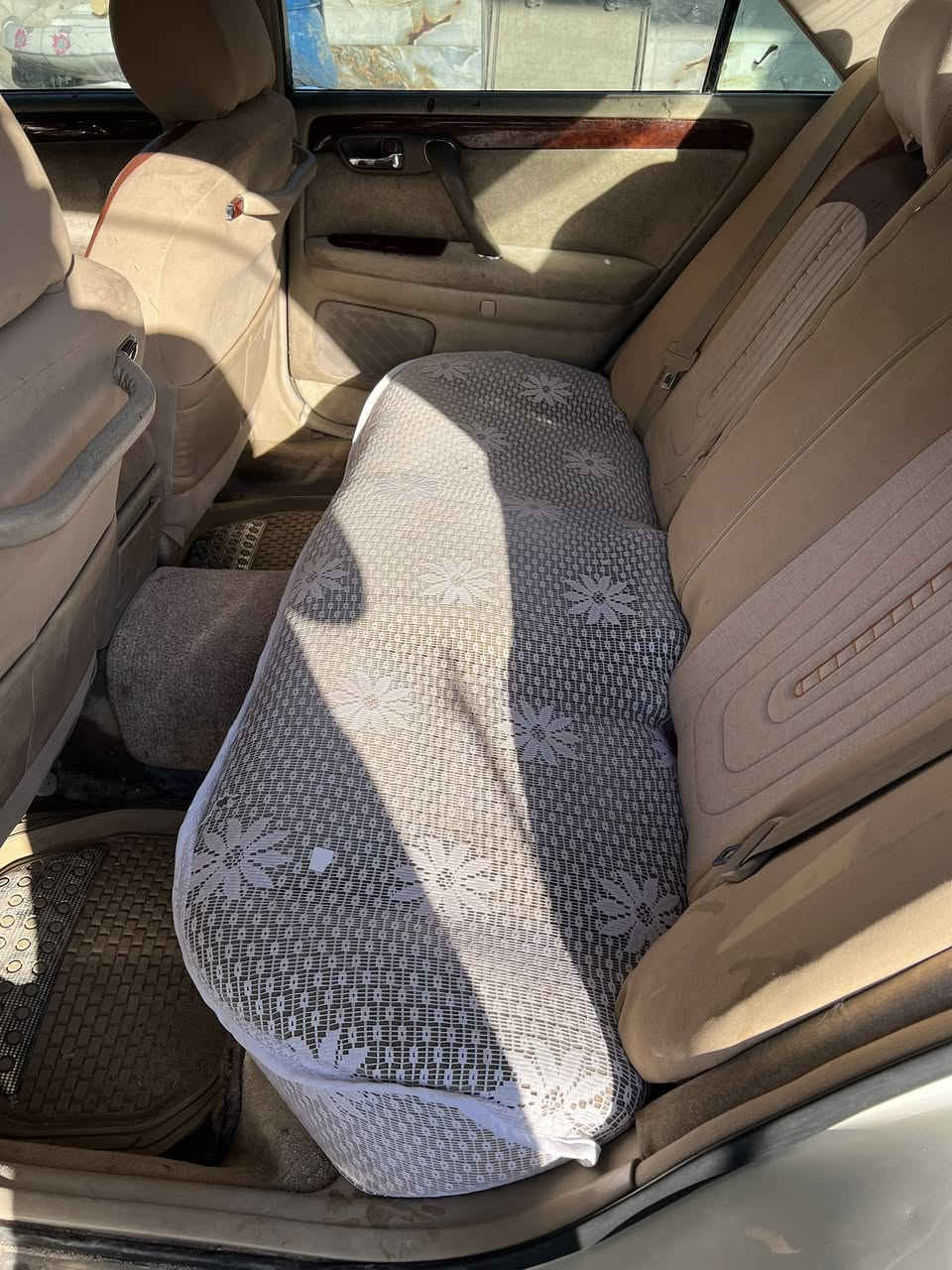 السلام عليكم سياره ملكه ادوات كصه جنطه متوئم مديل 2002السعر 45ورقه العنوان البصره رقم هاتف***********
