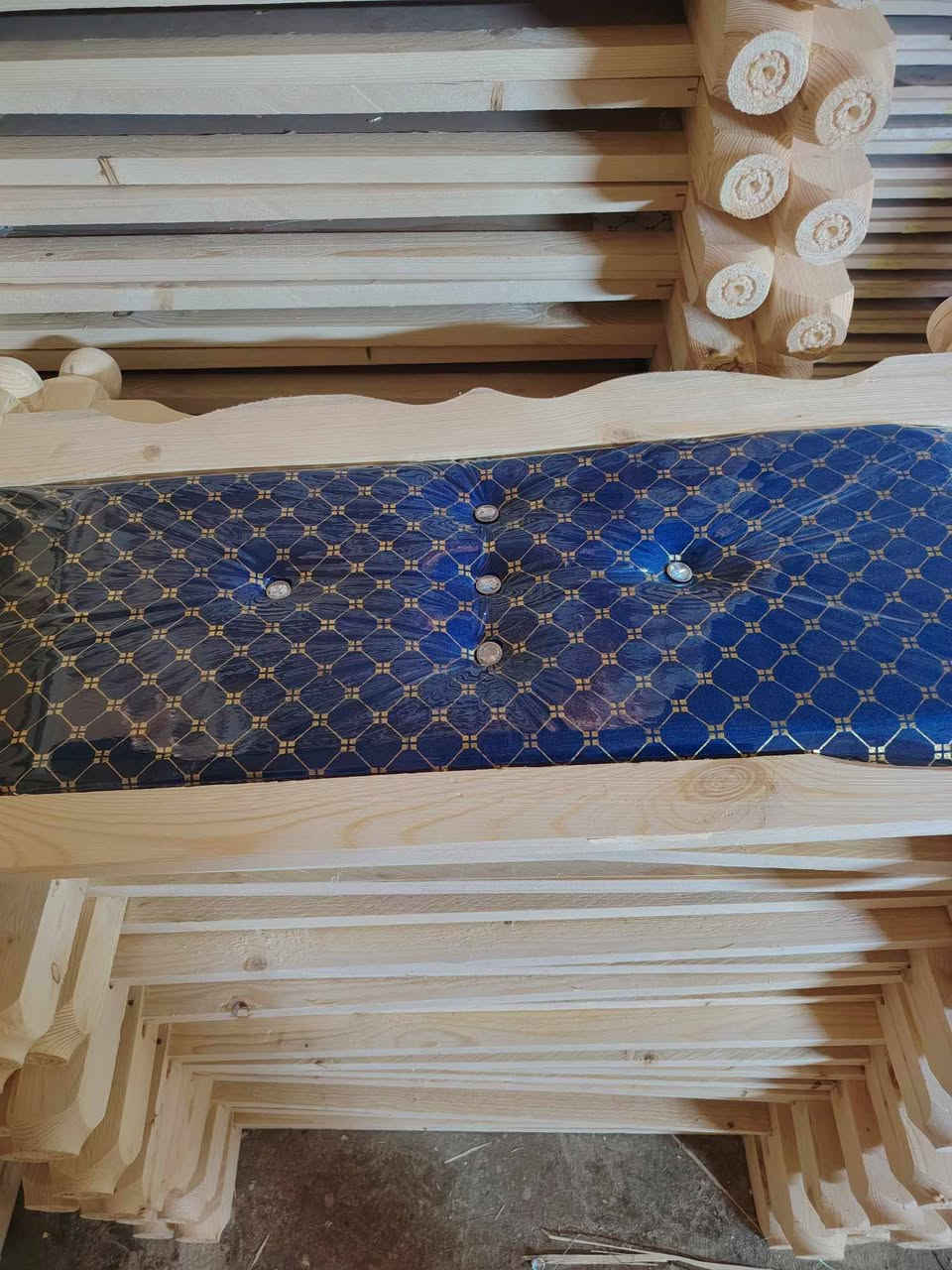 سرير خشب دوشه السعر 60.000الف  مع التوصيل 
الموقع المسيب حي المعلمين قرب مفروشات الربيعي 🌸 
 للاستفسار *********** 💯💯
