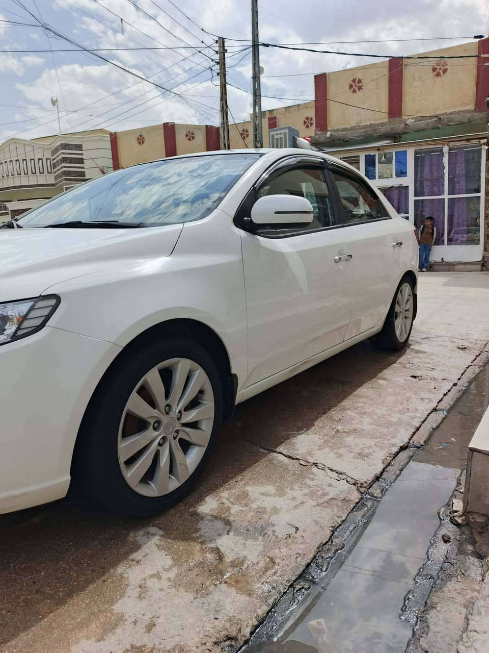 سلام عليكم للبيع سيراتو موديل 2013 
بيها شبرين صبغ بس والباقي مكفوله كفاله عامه حتى الدعاميات مكفوله وحتى من البارد سياره جديده وعلى ايد وحده من الزيرو لحد الان ابد ما متعوبه محرك 1600 ما مفتوح كير ما مفتوح حداديه جديده من طول لطول تراي زيرو بيها تخم تاير جديد ومكفوله حتى من الفتح كلها وضع شركه داخلها جديد مواصفات ليد نهاري حاكيه وبلوتوث اشاير بلمري مر شفط يدات ستيل ويل كب شفتات ستيرن صالنصه رياضي ارقام وهزه وفحص كله جديد لل 2029 تحويل مباشر السعر 105 وبيها مجال بسيط مكاني بابل القاسم ***********. ***********
