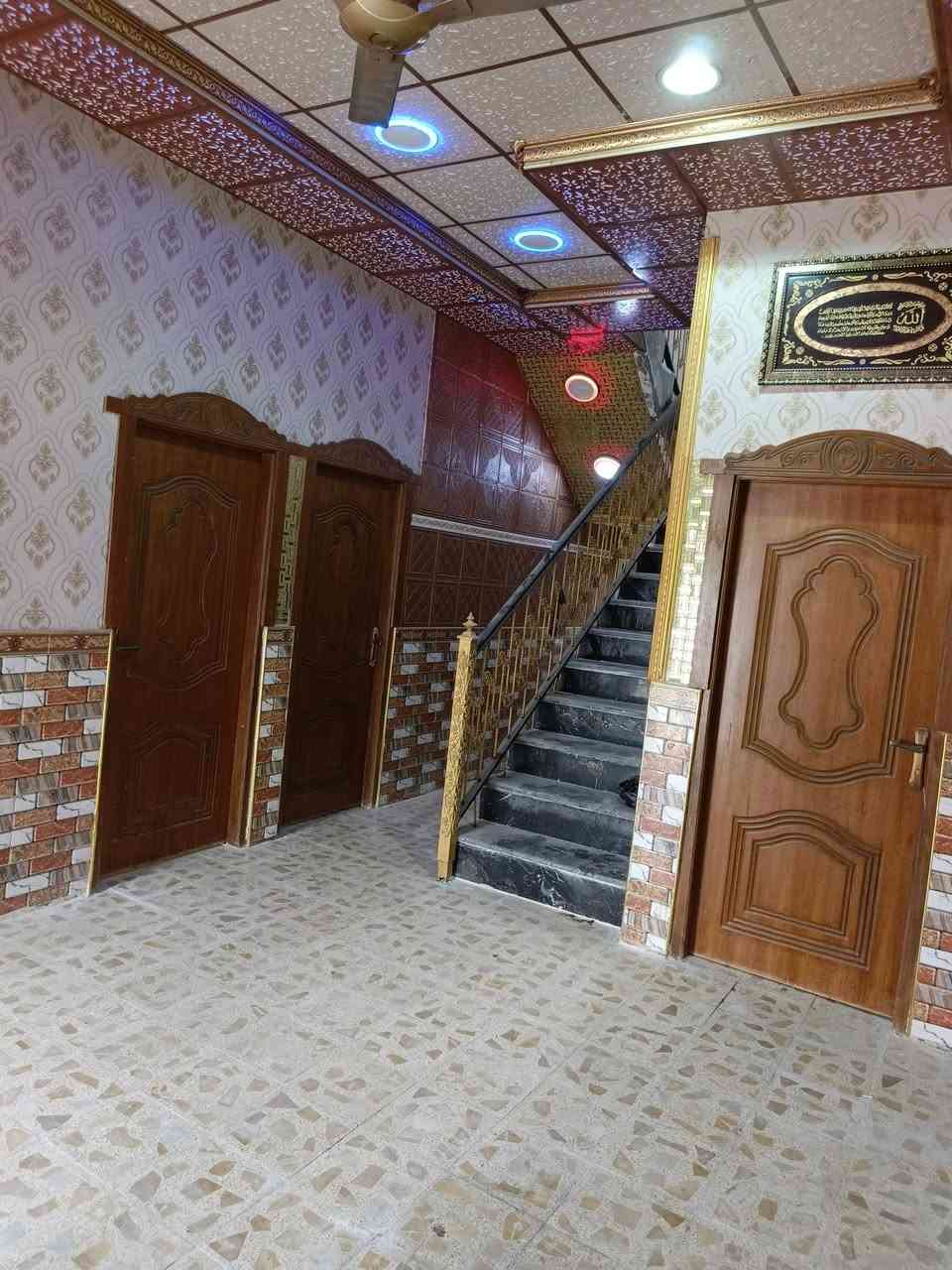 السلام عليكم ورحمة الله وبركاته 

***********
دار سكن للبيع المساحه 200 متر
 موقعه جيد على شارع تبليط 

العنوان : البصرة ابي الخصيب حمدان
 ( المعاريف ) قريب مدينة الاندلس السكنيه 

جنس العقار : طابو زراعي عراقي 
وكالة ونسخه من الطابو ومكاتبه

يحتوي الدار على غرفتين نوم وديوان وصالة ومطبخ وصحيات او صحيات خارجي او داخلي ومنور او حديقه وكراج سيارة
شارع 10 متر يبعد عن السايدين الفوك 300 متر مع توفر كافة الخدمات منطقة هدوء خدمات ماء كهرباء مجاري إنترنت ضوئي تبليط باب البيت مدارس حكومية واهلية مستوصف سوك قريب

السعر : 75 مليون او بي مجال
للاستفسار ***********
