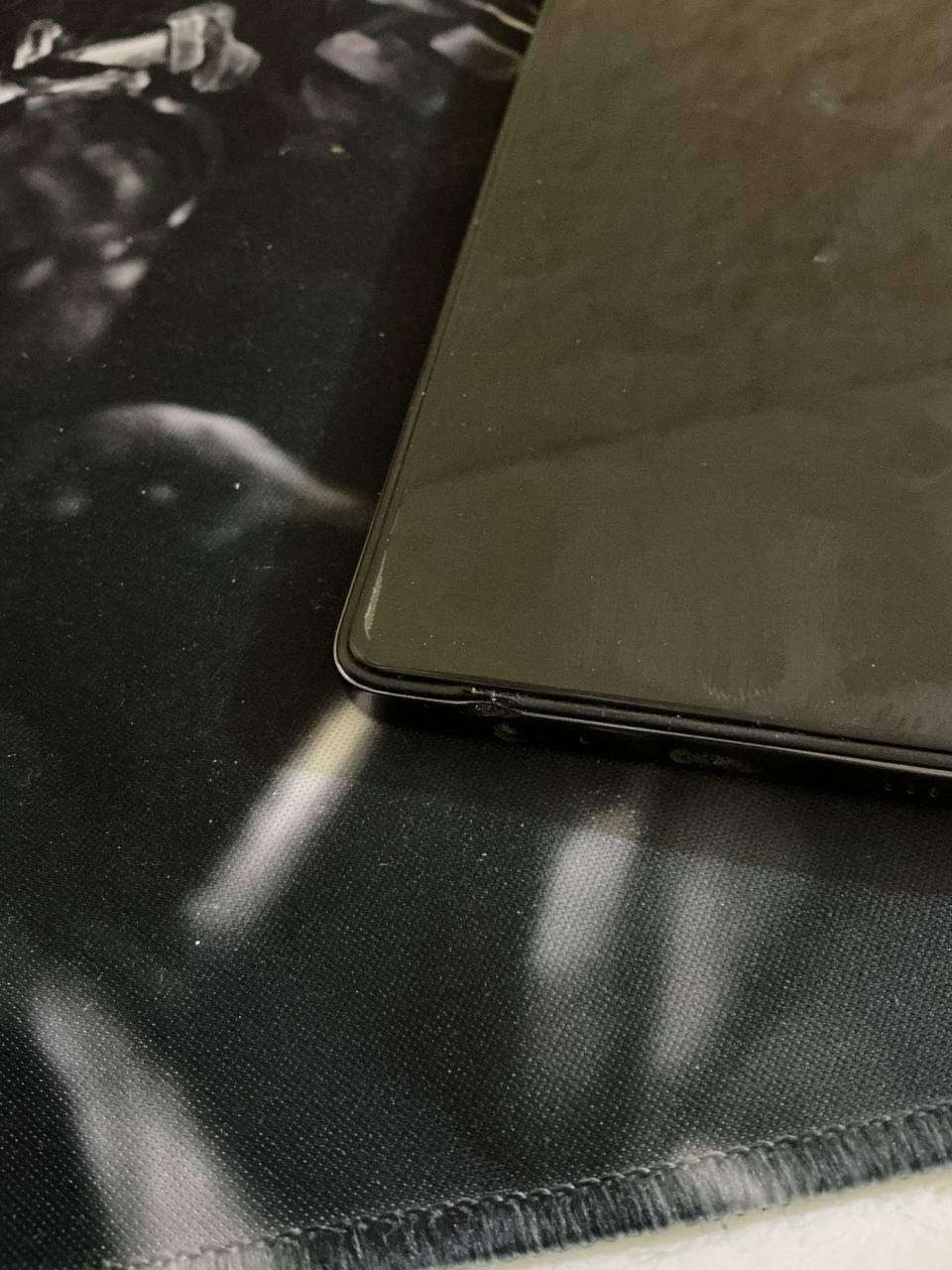 TECNO POVA 6 Pro 5G
 
  1.  الشاشة:  
    نوع الشاشة: AMOLED  
    معدل التحديث: 120 هرتز  
    السطوع: يصل إلى 1300 شمعة (في الذروة)  
    الحجم: 6.78 بوصة، بنسبة شاشة إلى جسم تبلغ حوالي 87.2%  
    الدقة: 1080 × ... (تعتمد على تفاصيل الحماية)   
 
  2.  الأداء:  
    المعالج: MediaTek Dimensity 6080، وهو معالج قوي يضمن أداءً سلسًا في تشغيل التطبيقات والألعاب الثقيلة.   
    الذاكرة العشوائية (RAM): يتوفر الهاتف بخيارات 8 جيجابايت أو 12 جيجابايت.   
    التخزين الداخلي (ROM):  256 جيجابايت.   
بي طخه ماثره على جهاز
١٧٠ الف


**إذا كنت صاحب هذا الإعلان وتريد حذفه لأي سبب، رجاءا أرسل رسالة إلى الدعم الفني**