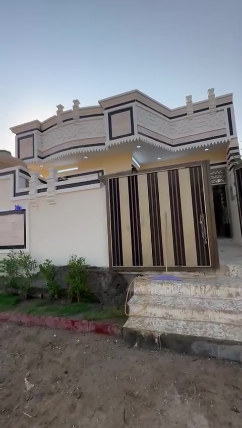 بيت للبيع زراعي مساحة 190 بناء حديث ما نازل بي احد يتكون من غرفتين وصالة كبيرة ومطبخ وستقبال وصحيات داخلية وخارجية ومنور مع ترك على طول البيت مكان البيت منطقة لإصلاح قريب على جزيرة بغداد السياحية 10 دقايق.
متوفر خدمات ماء وكهرباء وتبليط قريب 
رقمي ***********
