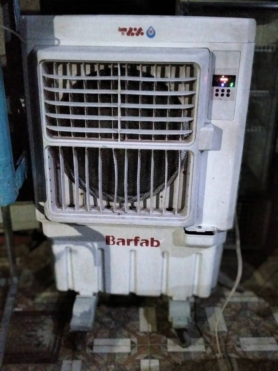 سلام عليكم عندي مبرده بلاستيك شغاله نوع برفاف سعرها 75 وعندي مبرده حديد وسط نظيفه كلش سعرها 65 العنوان حله نادر الاولى قرب فندق الذكريات ورقم الهاتف ***********
