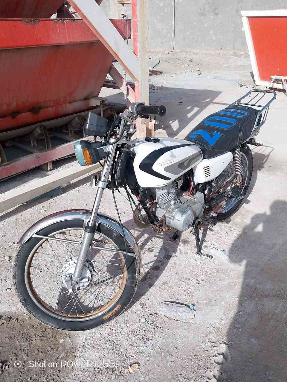 السلام عليكم دراجه ارشه للبيع موديل 21 أوراق اصولي دراجه جديده مكينه ما مفتوحه مكان الدراجه كربلاء حي العامل السعر 500 وبيها مجال الرقم 
***********
***********
