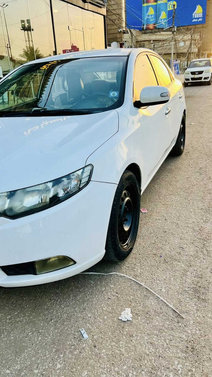 سيراتو 2012
رقم نجف دولي
مكفولة ماعدا قبق جنطه صبغ بدون ضربه وبارد
كير محرك تبريد كله كفاله عامة 
السعر 100$ وبيها مجال 
للاستفسار 
***********
***********
