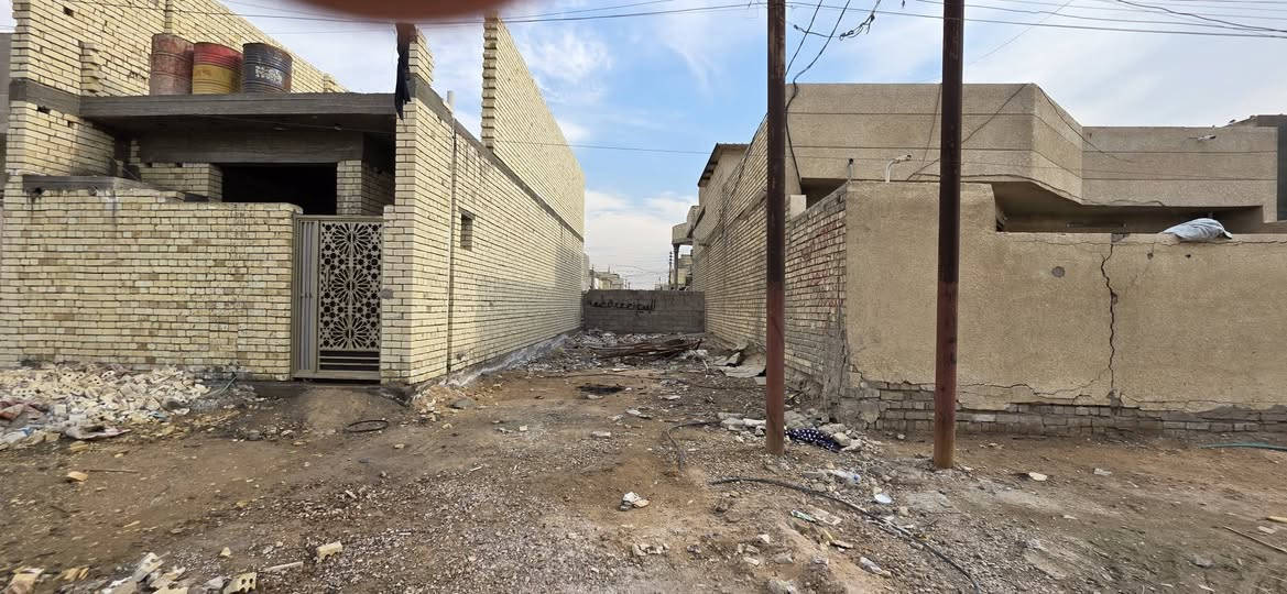 سلام عليكم مرخصةمديرالاكروب المحترم قطعه زراعي ٨٠  متر  شارع عريض ١١ موقع مرتب كماليه حي السلام شارع المستشفى خدمات كامله فول بصف المستشفى اول فرع سعر مناسب ومستعجل اتصل ***********
