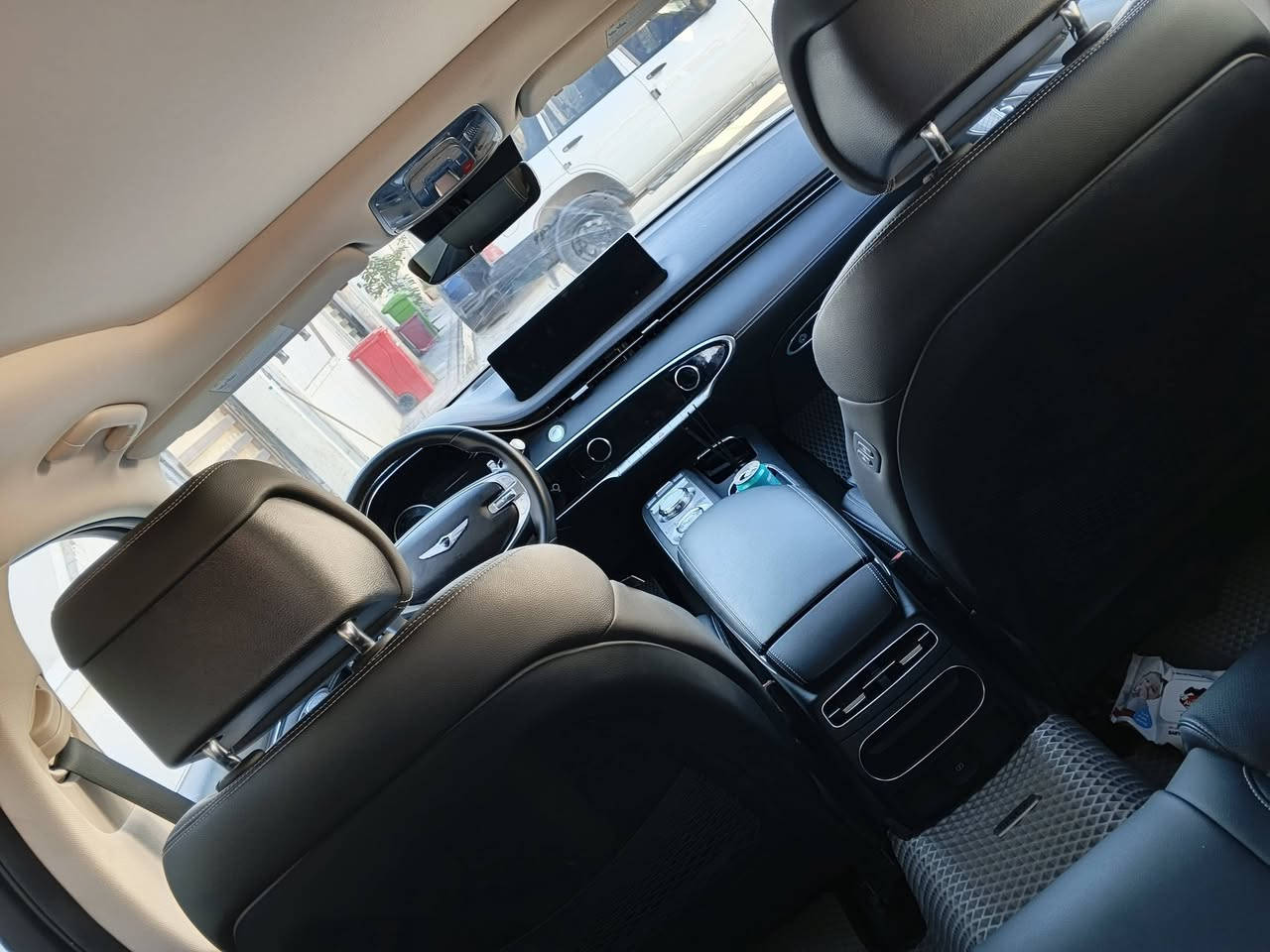 جنسيز جي في 70 السياره موديل 2024 فول مواصفات مرقم ديالى شهداء السياره كلين بدون حادث ماعدا دعاميه خلفيه بس وتبدلت بلادي نفس اللون مكان السباره بعقوبه سياره عارضها 285 وبيها مجال ....
***********
***********
