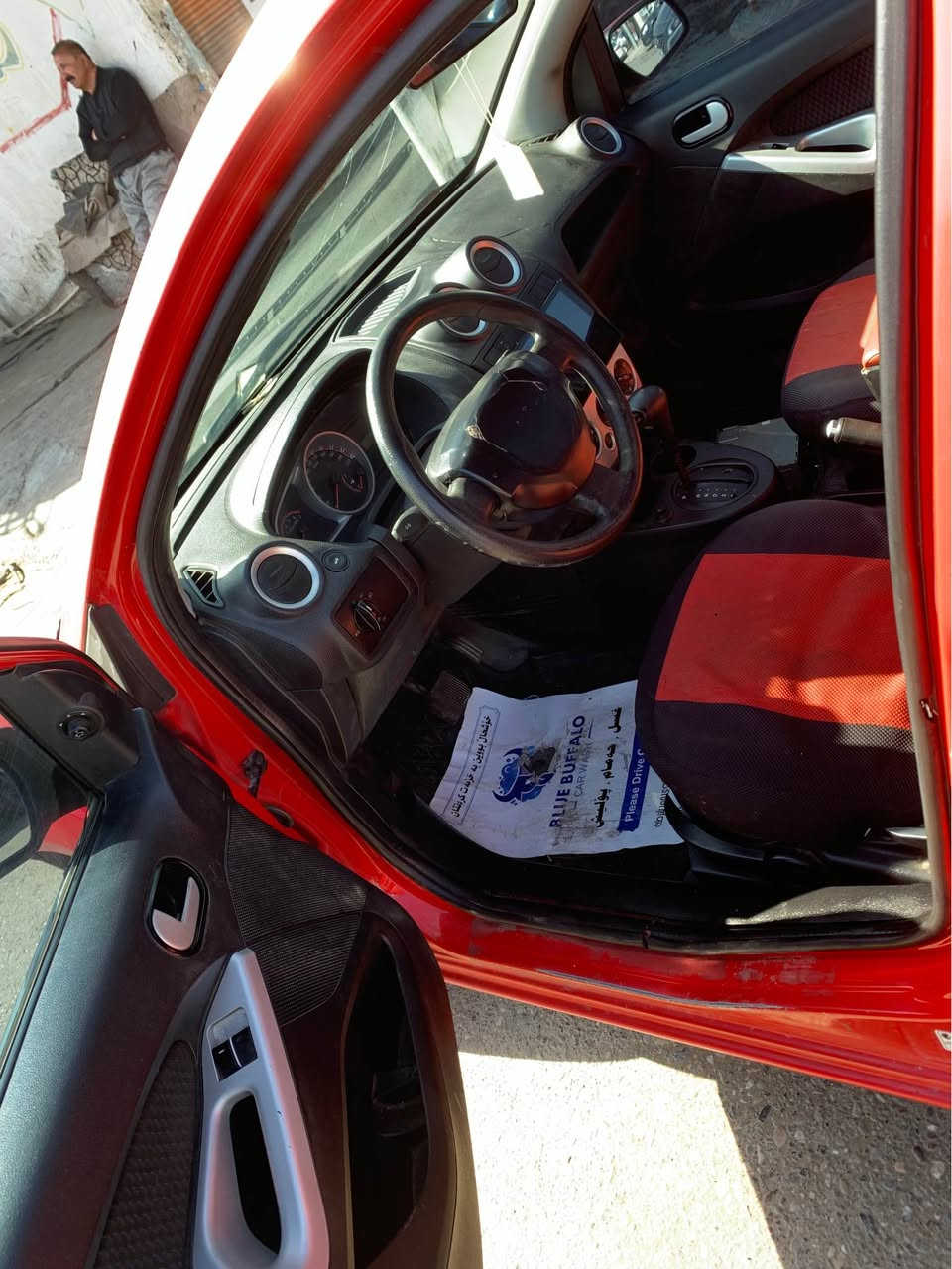 فؤرد فيگؤ ٢٠١٣گير تؤماتيك مةكينة بي تؤربؤ مةرغوب سيارةكة جام كارةباي تةبريد ساردوگةرم شاشة ئايپات سيارةكة بؤياخ عامة لةسةرساخةي جةمپةجي پيشي هةية لاي سايق هةية گيرومةكينة بةشةرت رةقةم و سةنةوي نوية بةناو كردن بةشةرت ٣٠٠$غةرامةي لةسةرة رقم *********** أربيل, العراق
