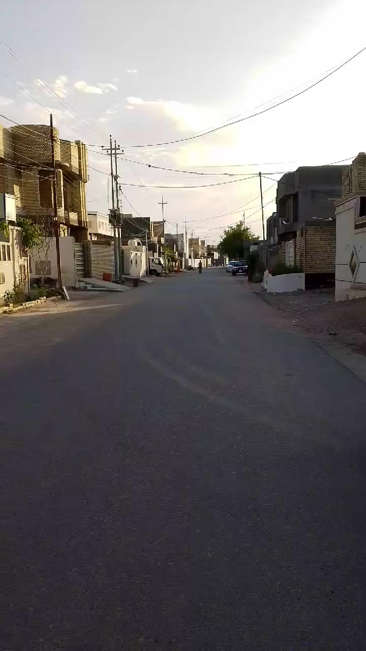 بسم الله الرحمن الرحيم يعلن مكتب المستقبل للعقار عن وجود ارض للبيع في الفلوجه الجغيفي الثانيه طابو زراعي صرف المساحه 150م وجه 10م ونزال 15م على الشارع الرئيسي شارع جامع فاطمه وشارع المدارس الارض بجر محدده من كل الجوانب بنص البناء والسكن مربع جامع الذكر الحكيم خدمات التبليط والماء والكهرباء واصل القطعه القطعه صاده على الشمال ونافذه على شارع الحولي مقابل الطريق السريع ونفس الشارع يرجع إلى طريق جامع فاطمه وشارع المدارس السعر 48مليون بيه مجال بسيط للاستفسار الاتصال على الرقم التالي ***********او ***********
