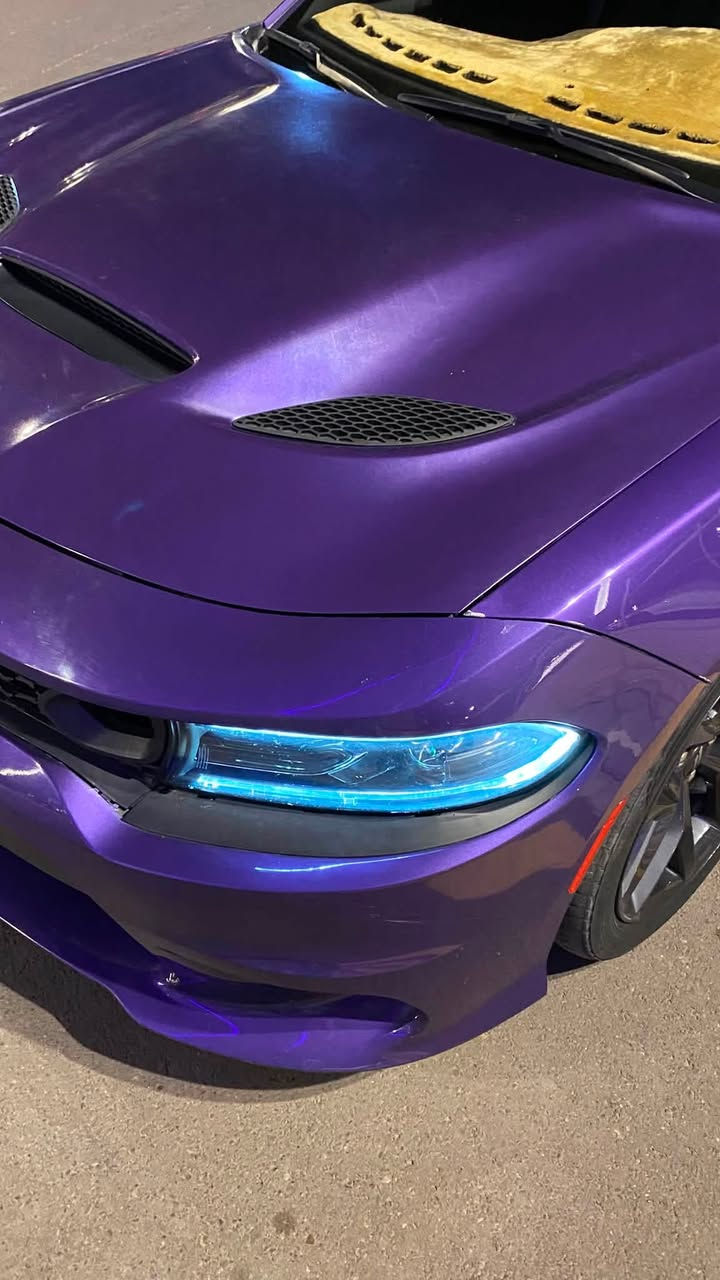 بسم الله الرحمـٰن الرحيم
Dodge Charger (GT Super Track Pack) 

""""""""""""""2023""""""""""""""
جارجر GT سوبر تراك باك بلاك توب اصل لون بنفسجي

قبل لا ابلش بالسيارة ترا السيارة لون وموديل 

موصفاتها :
بصمة
شاشة
كشن خزن ميموري
مازدات زنون + بلوجكترات زنون
سيارة بلاك ادشن كامل من الوكالة 
سوبر تراك باك (تخلي السيارة چلبة)
درايف مود 
ايكو سبورت
دفع خلفي 
گير طيارة 
شفتات سترين
ويل 20 انج
تخم تاير جدد
السيارة تلمع 
نشطة وخفيفة 
وبعد مواصفات الGT معروفة 

حادثها‼️‼️:
جاملغ وبنيد صبغ فقط 
واكو طخة بخشم الشاصي بدون لحيم ولا گص السيارة دبل كود (قبق الجنطة) بيها
والمعروف بالدبل كود مو عيب شرعي !
السيارة مرتبة وحلوة وتجذب انظار من تمشي بالشارع واتوقع هذا اللون محبوب الكل 😈

السيارة ماشية 57,000 الف ميل

سعرها 21,000 الف دولار وبيها كل المجال  للطيبين🤎

اي استفسار تكدر تستفسر اهنا وتكدر عل هذا الرقم 
وبالحالتين موجود جواب لاستفسارك وتدللون علينا حبايب🤍.

للاستفسار :***********
موجود واتس أب 
ورصيد 
ومتواجد بكل وقت🤍🤍

المكان بغداد 📍
