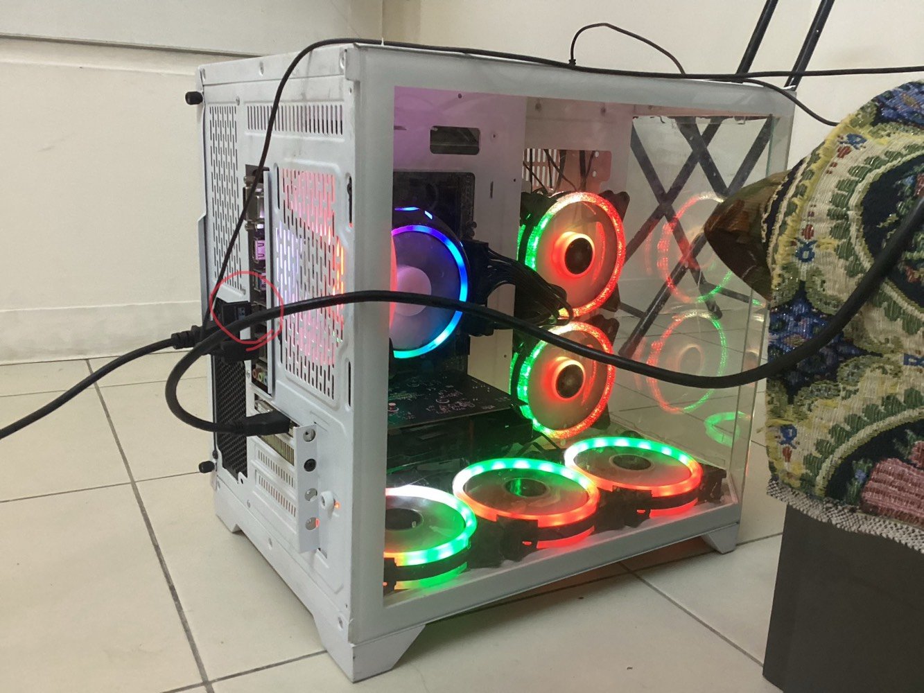 pc …� أقوى عرض – جهاز ألعاب جاهز للبيع + شاشة + هدايا
السعر: 550,000 دينار عراقي (وبيه مجال بسيط)

المواصفات:

	•	Intel Core i7-10700
	•	RX 580 8GB يشغل ألعاب 1080p
	•	رامات 16GB DDR4 3200
	•	SSD 128GB + SSD 256GB
	•	Windows 11
	•	باور 650 واط
	•	الكيس نظيف جداً
	•	الكراتين الأصلية كاملة
	•	شاشة 24 إنج – 75Hz ضمن العرض 🔥


هدايا مجانية 🎁:

	•	كيبورد
	•	قطعة توصيل نت (USB WiFi)


السعر: 550,000 دينار عراقي (وبيه مجال بسيط)
المكان: بغداد – بسماية
واتساب: ***********
