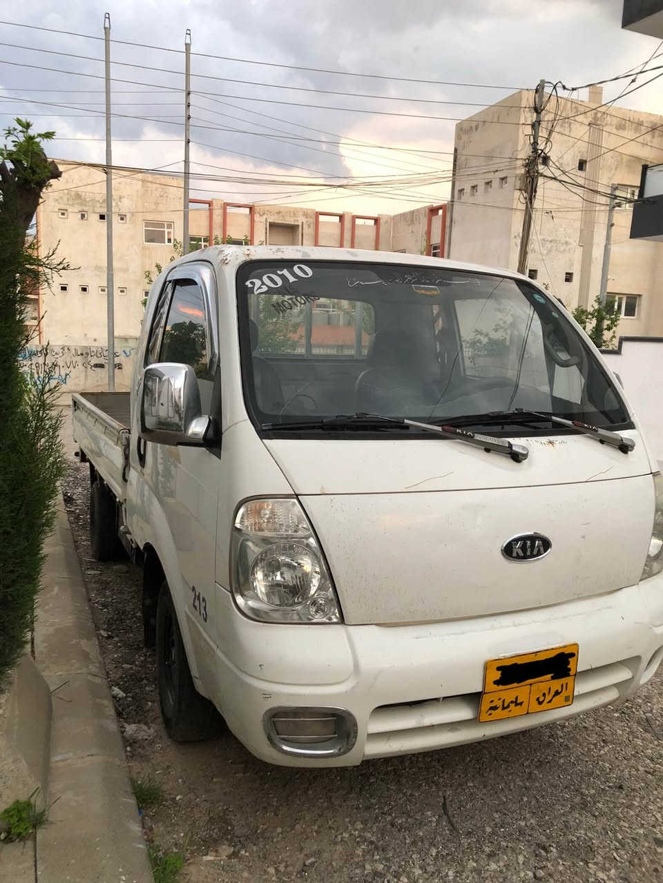 کیا بار ٢٧٠٠ بۆ فرۆشتن بەناوی خۆمەوەیە هەموگیانی بەشەرت بەشەرتی گیرو مەکینەو پەمپ و کارەبای   مەکینەو پەمپی ئەوروپی نەکراوەی لەسەرە بی بوخار بەشەرتی تەقەو رەقە سەیارەکە بی بۆیاخە دەعمی نیە هەموو گیانی بەشەرت ئەدەم سەنەوی ساڵێکە بەسەر جوە بەشەرتی تەحویل و خرامە ئەی فرۆشم سەیارەی زیر کەسابەتە  بەناوی خۆمەوەیە ٥ سالە لای خۆمە  
 ١٠٠ گەلاو معامەلەیەکی کەم بی نوقسانیە  ***********
*********** السليمانية, العراق
