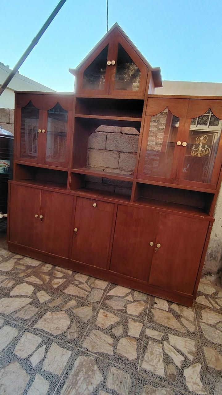 اسلام عليكم ورحمة
بوفيا زائد ملحق مالته
خشب مال الثمانين
نظافه ٩٠ بل ميه
مرتبه كلش سعره 150
الراشديه ***********
