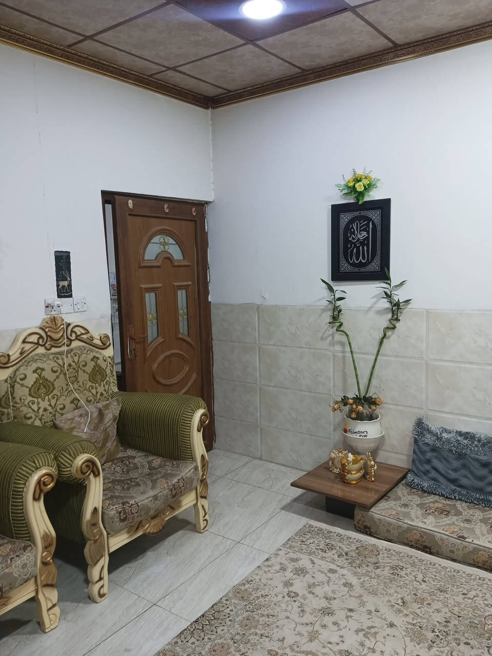 دار للبيع - حي الواسطي  

المساحة 100 متر. بناء حديث 2024 

الواجهة 5. متر. 

نظام دارين (. درج خارجي )  كل طابق يحتوي على 1 غرفة نوم - استقبال - مطبخ - صحيات - صالة - كراج )

هدية مع الدار منظومة طاقة شمسية 8 امبير 

سبلت.عدد2

السعر مناسب جدا 

الـِبــٌرجـــــس لَـلــعـقـار
خبرة تحمي استثمارك العقاري – منذ عام 2004

العنوان📍 كركوك – حي الواسطي
قرب عيادة دكتورة سلوى البياتي

📞 ***********

موقع المكتب 👇
‏https://maps.google.com/?q=35.419258,44.343327

نستقبل عروضكم السكنية والتجارية في جميع مناطق محافظة كركوك

‎رابط الگروب الخاص بمكتبنا 
‏https://www.facebook.com/groups/1485688405145852/?ref=share_group_link
