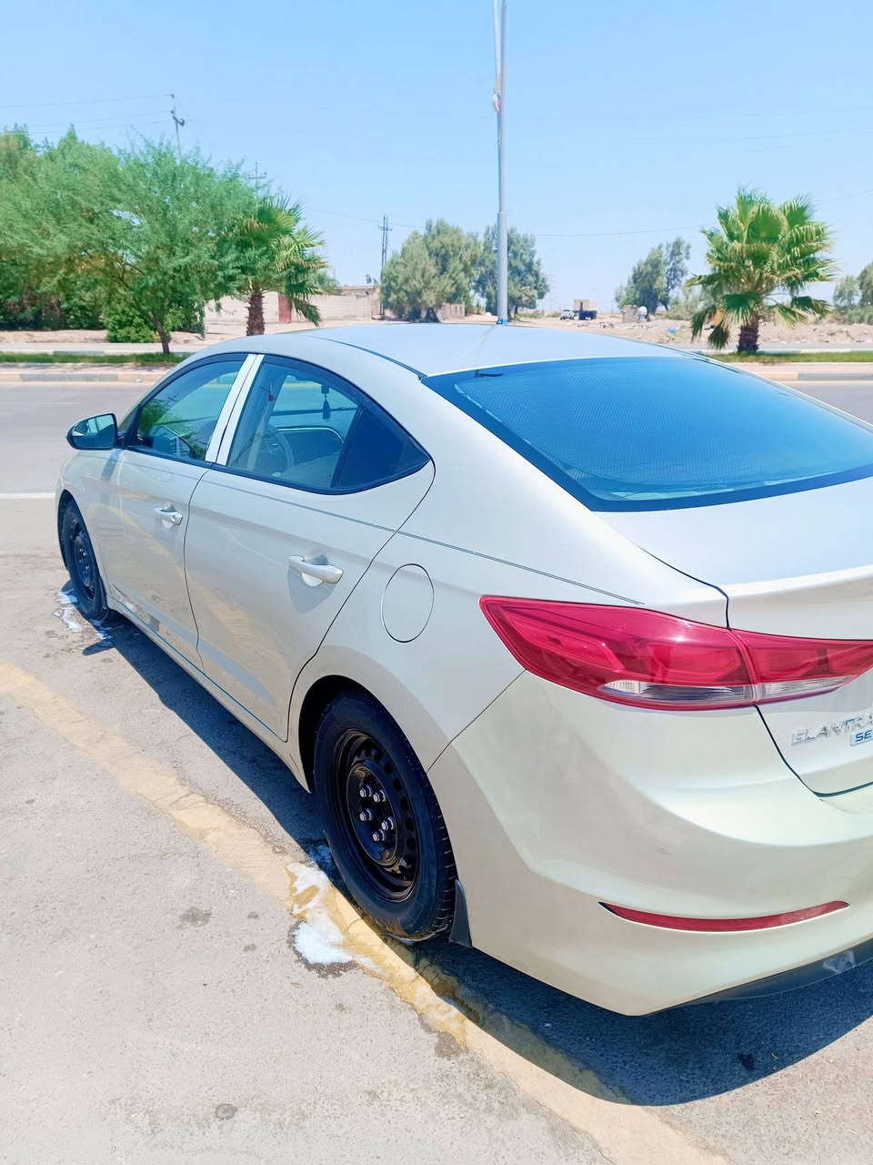 السلام عليكم الانتره للبيع
رقم بصره انگليزي جديد موديل ١٨ وارد امريكي حادثها بنيد فقط منضومه زنون 
 كفال من الضربه والتبديل مكينه ٢٠٠٠ الفين دوش /تبريد شغال حداده تخم تاير/ *********** البصره الزبير
السعر  ١١٠  وبيها مجال
