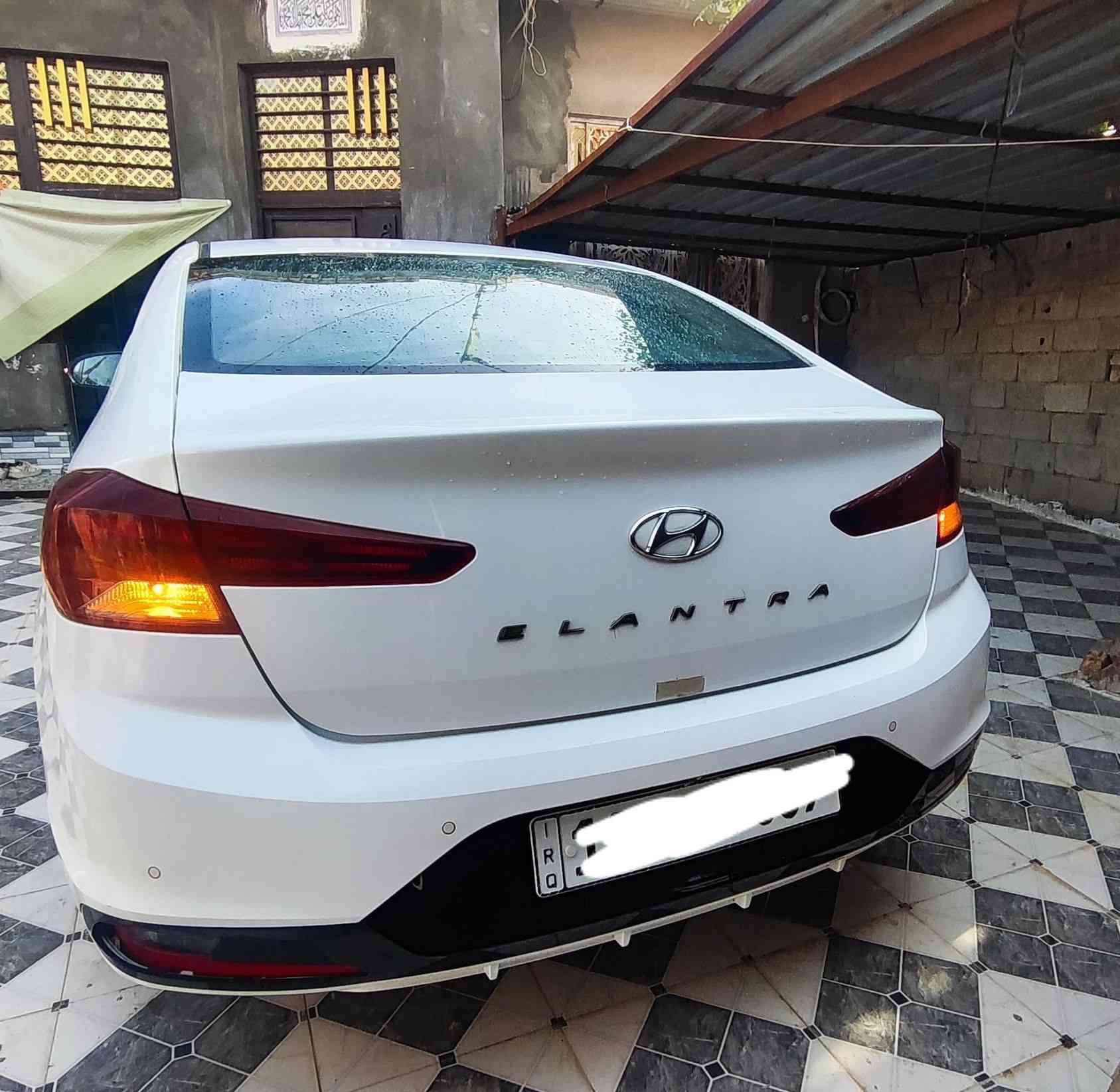 السلام عليكم  .
للبيع سيارة الانترا موديل 2020 خليجي حرة 
فول مواصفات محرك 2000  
بيها بارد بالباب الخلفي حك شبر  
السعر (170 ورقة)  وبيها مجال 
مكاني ذي قار  
رقمي:  ***********
