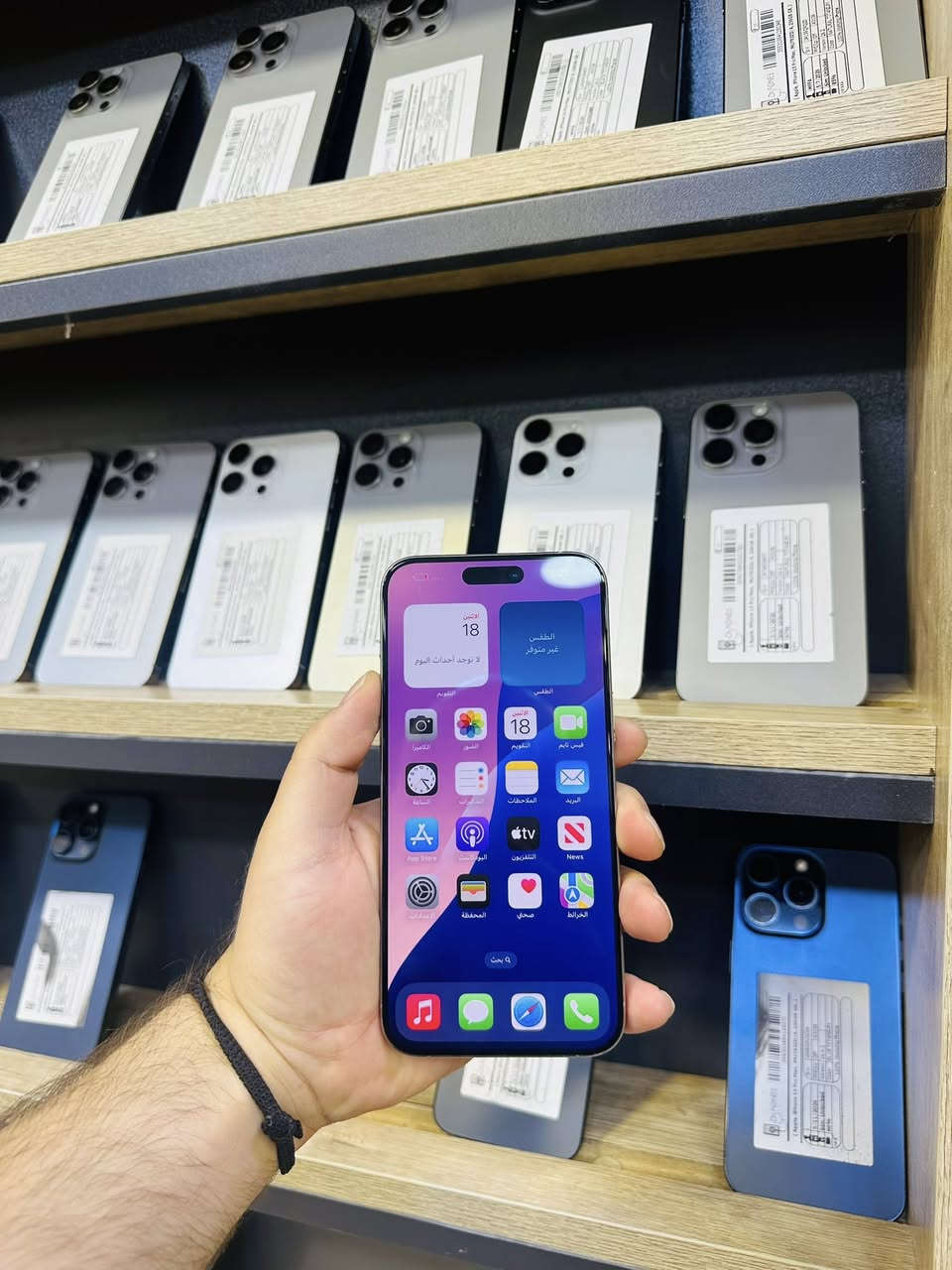 ايفون 15 برو ماكس 
مستعمل ذاكره : 256 Gb واحد سيم + ESIM 
بطاريه 85 اصليه بلديه 
ضمان 10 ايام استبدل من اي مشكلة 
بسعر فقط 970 الف 
الاستفسار الاتصال ع الرقم : 
***********
