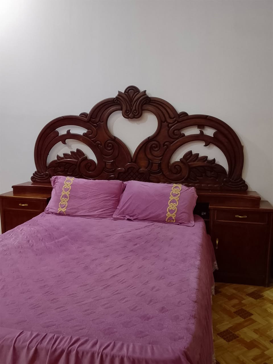 السلام عليكم غرفة اخشاب تسكام خشب ثقيل نضيفه جدا + ثلاجه كورنور فقط عايزه غاز سعر الغرفة 500 وبيها مجال والثلاجه 150وبيها مجال ***********
