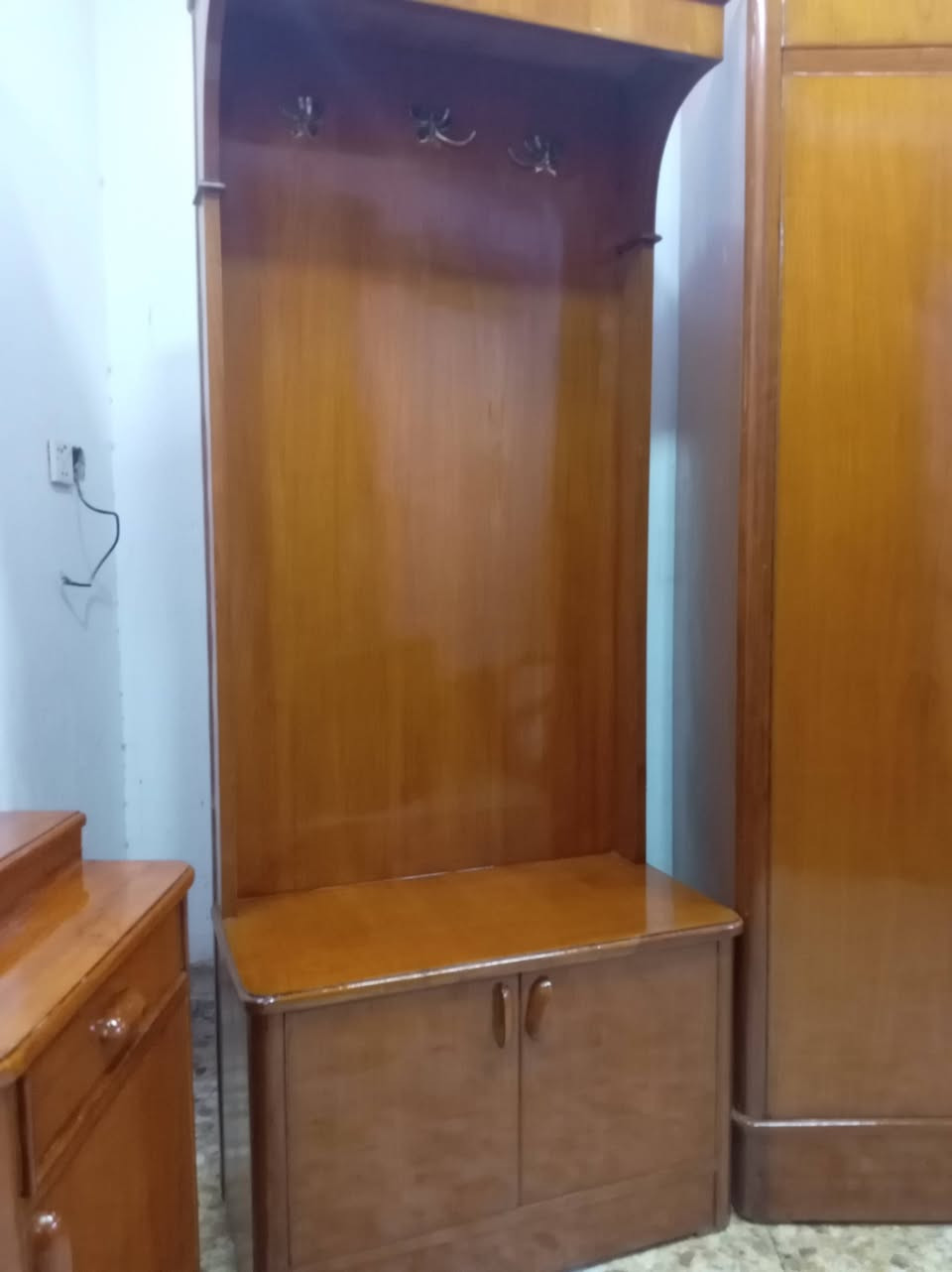 مكلف بلنشر غرفه تسكام نجاره صاج درجه أولى 850 وبيه مجال مكانه حله للإستفسار الاتصال بلرقم***********
