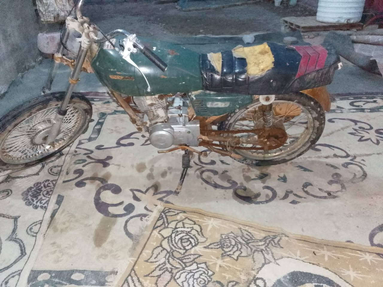 السلام عليكم دراجه ادوات للبيع جاهزه شغاله ما بيها شي عنوانها البصره قرمت عليه سعر 150 ***********
