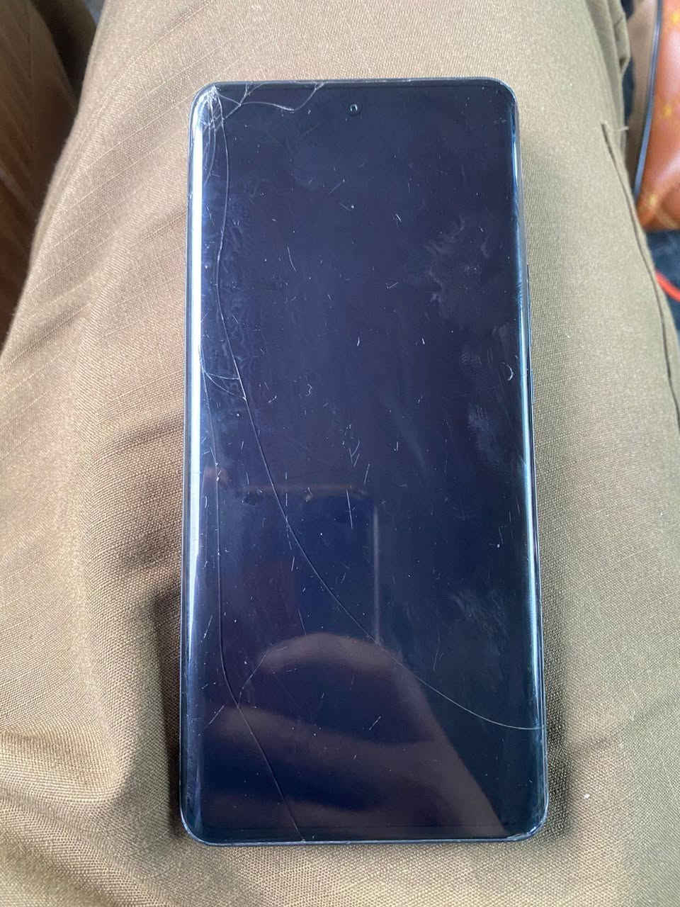 هونر x9b جهاز ما مفتوح ولا داخل صيانه بطاريته قويه ممساخدم هواي بس واكص وشاشه مكسوره من طرف والكامره الخلفيه هم مكسوره بس ما مأثر علتصوير تصويره كلش حلو مكاني بغداد -(سعر 130 الف ) معالج يشغل 90 فريم ⭐ ***********
