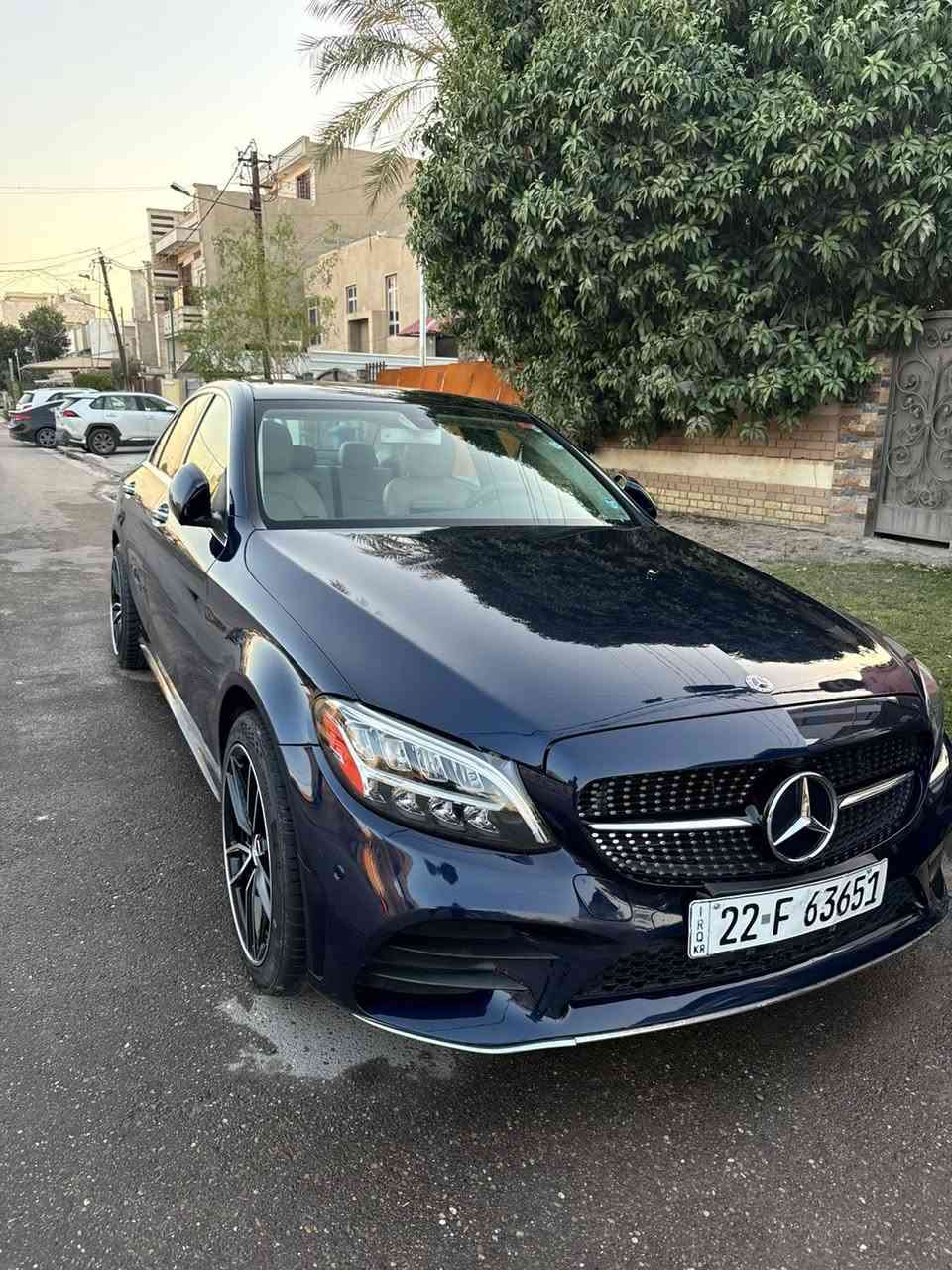 مرسيدس c300
حادث جاملغ فقط مكفول من دواخل
مواصفات 
بانورما
داخل بيج
شاشه وسط
كامره خلفيه
كشنات كهرباء وتدفئه
رادارات محيطية
مكينه كير مكفولات 
جنطه كهرباء
سعر السياره ٢٢٨٠٠$ وبيها مجال بسيط
***********
نفق الشرطه
