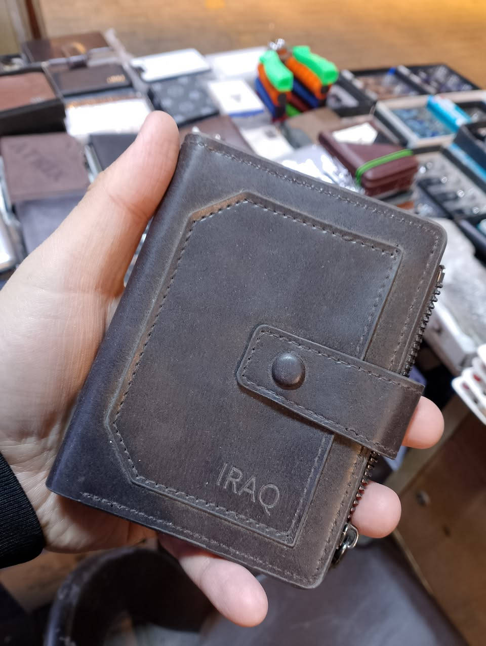 سلام عليكم 
اخوان عندي محافظ للبيع بالجمله مشكل 82 قطعه و كلهن درجه اولى اليحب يخابرني على هذا رقم ***********
