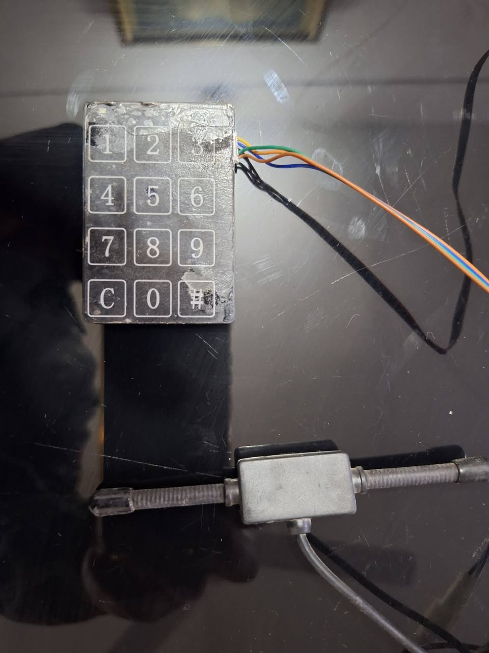 من رخصه الادمن بصمه للبيع
بصمه ترهم على كل السيارات 
بيها ترحيب ،ريموت عدد ٢+رقم سري يرهملها
تشغيل عن بعد
***********
