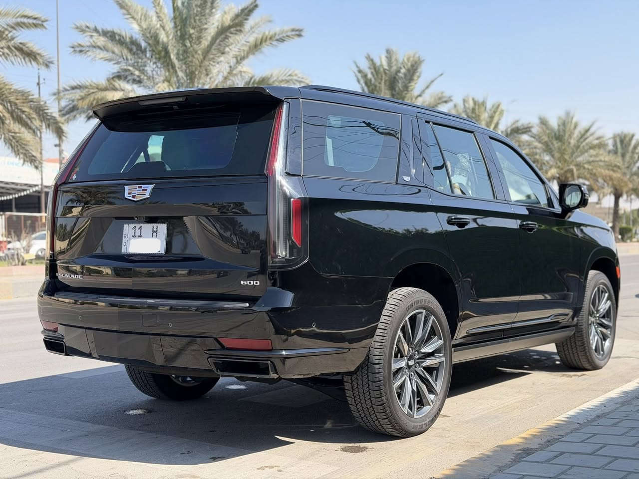كاديلاك 2023 اسكاليد خليجي ضمان وكاله المنصور
رقم بغداد باسمي 
ماشيه ٦٥ الف كيلومتر 
مغلفه بالكامل ppf من زيرو بي ضمان ١٠ سنوات
مكفوله من الصبغ والبارد والشخط والرصعه والتكحيل سياره جديده بالكارتون كأنما زيرو استخدام شخصي 
كير ومحرك كفاله برغي ممفتوح بيهن 
رقمي ***********

معروفه مواصفات الكديلاك 
٣٦ سماعه / كشنات كلهن كهرباء / جكات / ٥ شاشات / ٥ كاميرات / واقع معزز ونايت فجن / حساسات ورادارات من جميع الجهات / بانوراما / دوسات شفط / كشنات تدفئه تبريد / راخل منفصل vip

والسياره جديده جدا جدا جدا 
 كل غراضها بالجيس وبعدها ارضيتها ممطبوكه عليها وشادلها تخم تاير ومسويلها وادامه كامله 
السعر ٧٤٥ وبيها مجال 
***********
