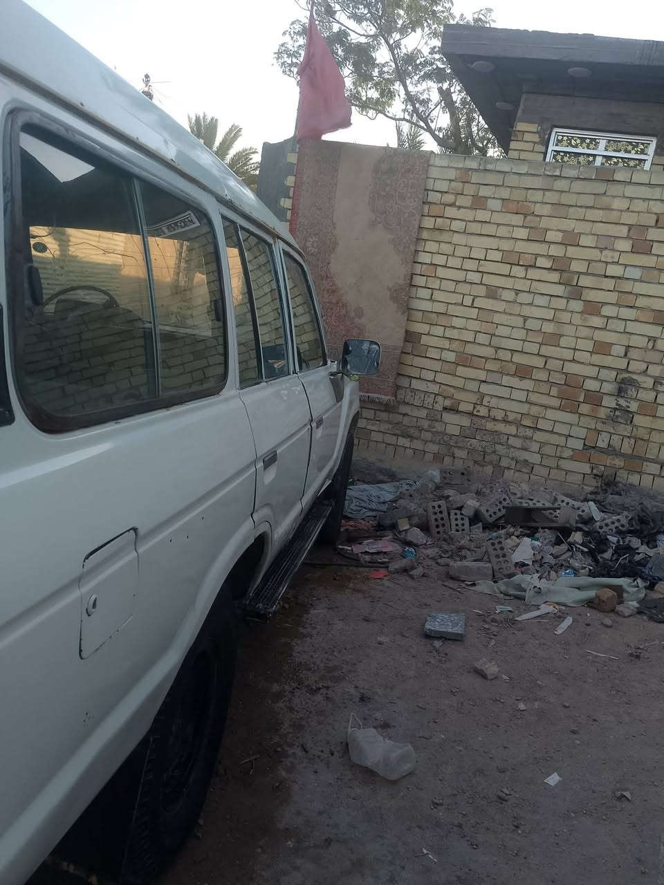 السلام عليكم لاند كروز مكينه ادخن ابلاديه راعيه مااندله السعر ١٤رقم ***********
