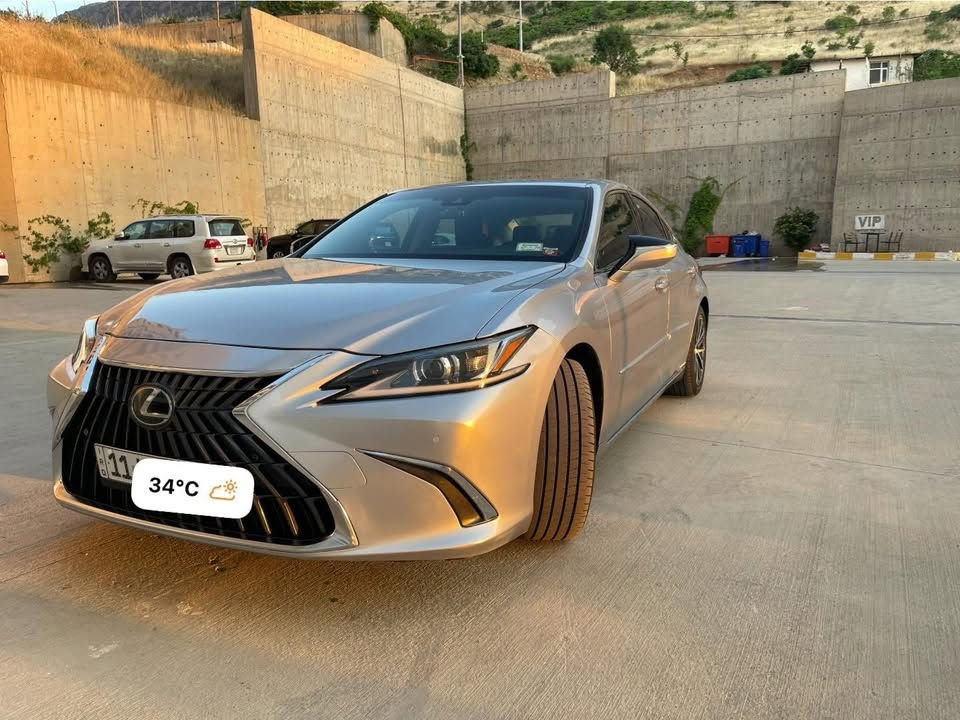 السلام عليكم
� للبيع  Lexus ES300h موديل 2022

 رقم بغداد

 ماشية: 60,000 كم

 المواصفات:

 محرك 2.5 لتر هايبرد اقتصادي وقوي

 مودات قيادة متعددة (Eco / Normal / Sport)

 شفتات تبديل سرعات على الستيرن

 داخلية جلد أسود

 مقاعد كهربائية

 مقاعد جلد والأمامية تبريد وتدفئة

 رادار أمامي وخلفي
ستيرن كهرباء
كرسي السائق ميموري خزن اكثر من وضعية

 حساسات أمامية وخلفية

 أنظمة قيادة ومساعدة ذكية وفول تحكم ستيرن

 شاشة وسطية كبيرة

 نظام ISOFIX لتثبيت مقاعد الأطفال

 تشغيل بصمة ودخول ذكي

 مثبت سرعة وأنظمة أمان متقدمة

 تكييف أوتوماتيك مزدوج

      سلايد

: بنيد فقط صبغ + دعاميات

 باقي جسم السيارة كفالة

 حدادية، كير، ومحرك مكفولة بالكامل

 تخم تايرات جديد نوع Bridgestone

 استخدام شخصي

 السيارة نظيفة جداً ولا تحتاج أي مصروف

سيارة فخمة، اقتصادية بالوقود، ومريحة جداً

 كلشي مذكور بالمنشور ومرفقة صور السيارة حالياً وصور المزاد بأمريكا .

السعر 245 والسعر مناسب جداً وكذلك الحادث مقارنة بالموجود من ناحية السعر والحادث

*********** ابو فارس
