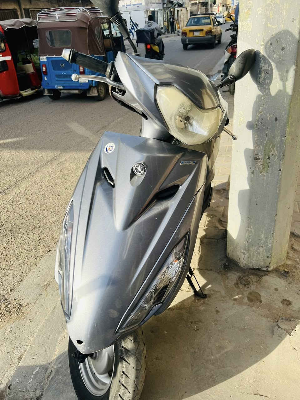 السلام عليكم ورحمة الله اكزز حديث موديل 2017 امتياز ياباني محرك 125cc ماشيه 25 الف كيلو حقيقي اخت الزيرو الدراجه مكفوله من المحرك والشغلات الداخليه ونقصها الوحيد گفر صالنصه وبيهه فتحه كلش صغيره بالبچم الامامي 
السعر 1450 وبي مجال قليل 
بغداد الحريه
***********
