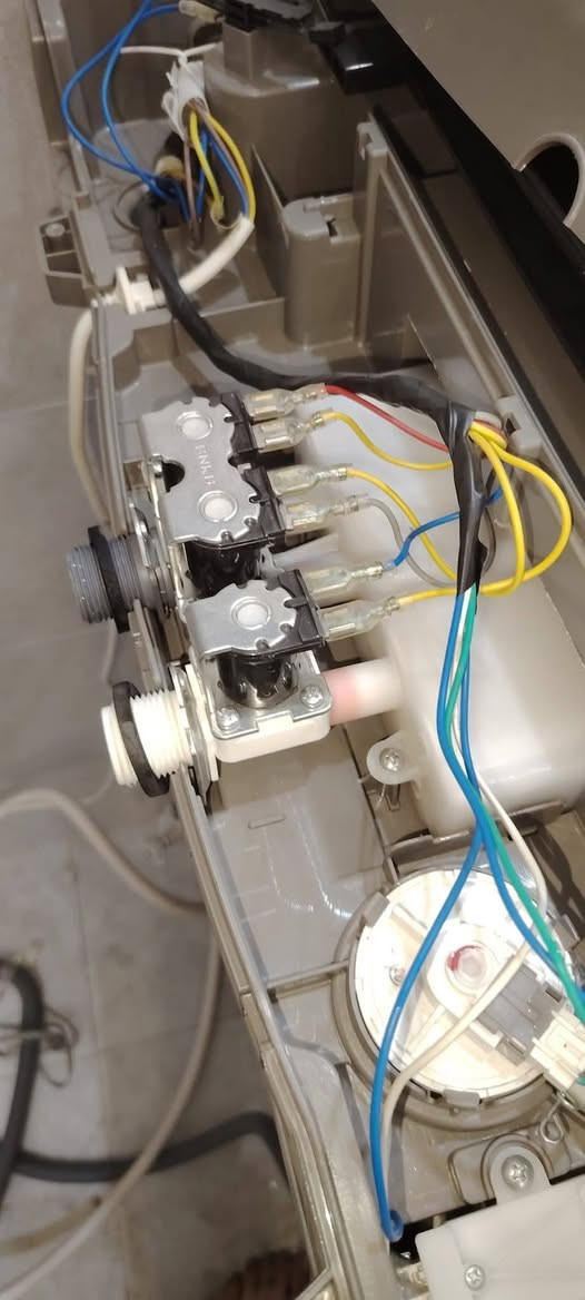 صيانه ثلاجات مجمدات جميع اجهزة التبريد
🧰(((ورشة متنقلة في جميع أحياء كركوك)))
 🧑‍🔧🧑‍🔧صيانة موقعية داخل منزلك لصيانة وتصليح 🧑‍🔧🧑‍🔧
#االثلاجات ..🫕♨️
#البرادات🌀
#عارضة المحلات🔌
#صيانة السبالت🚿🪛🔧
#صيانه غسالات اوتوماتيك وعاديه 
#تصليح الأجهزة الكهربائية المنزليه🏘️
#بادارة: ورشة اسطه مهند كركوك 
#ضمان_امان_شغل_درجه_اولى
💥للاستفسار.... ⬇️☎️
***********
ملاحضه مانطلع اله وانت راضي
💫🙏💫🙏🙏💫🙏🙏💫🙏💫
