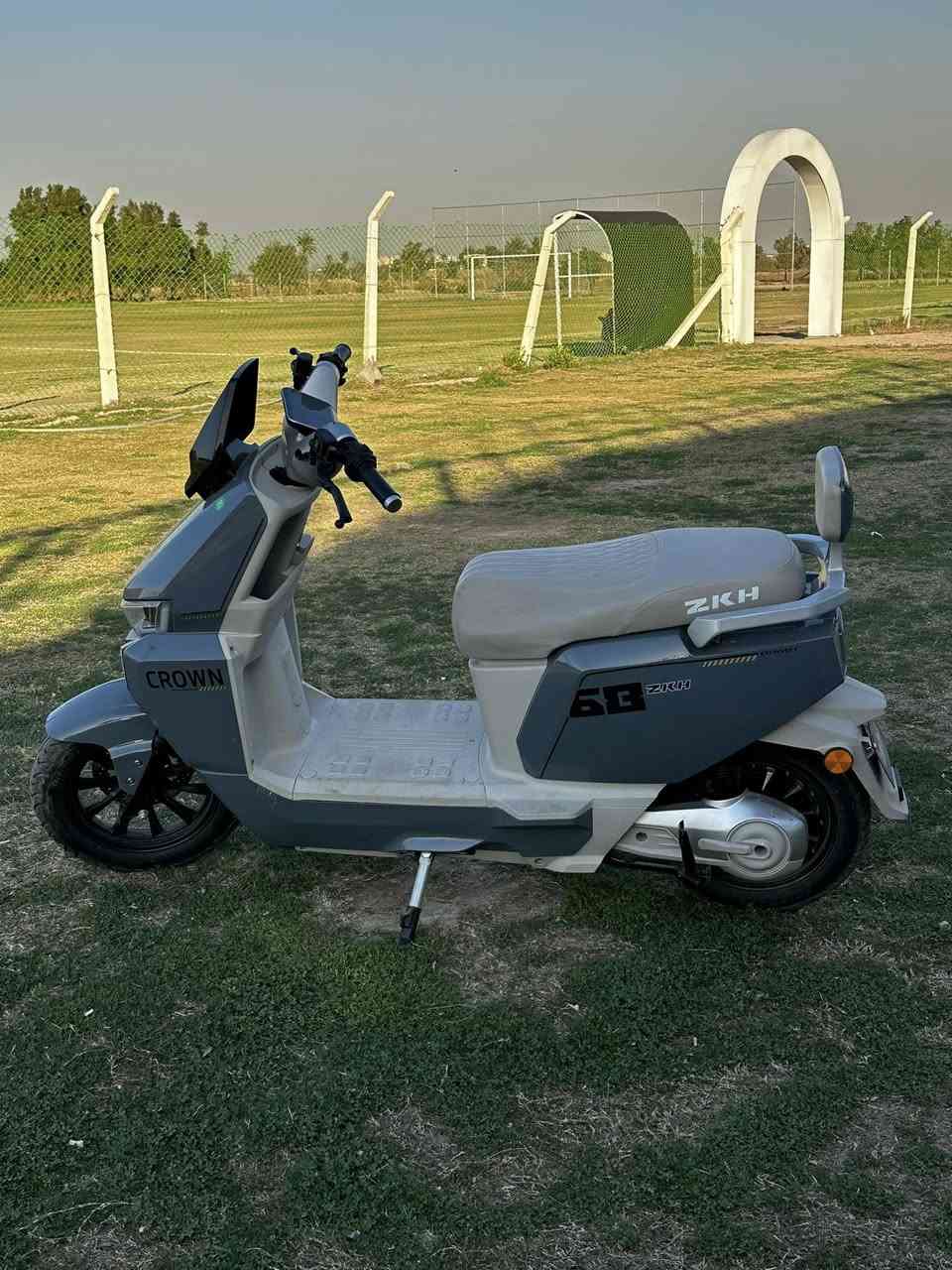 السلام عليكم
كراون ملكة استخدام شهرين
سرعتها حقيقي 75
3 سرعات ودبل اشارة
بطاريات 6 مسطرة عالفحص
دراجة جديدة كلش
ومشيها حلو وطستها ناعمة
رايدها ب900 الف مكاني بغداد الطوبجي
رقمي ***********
