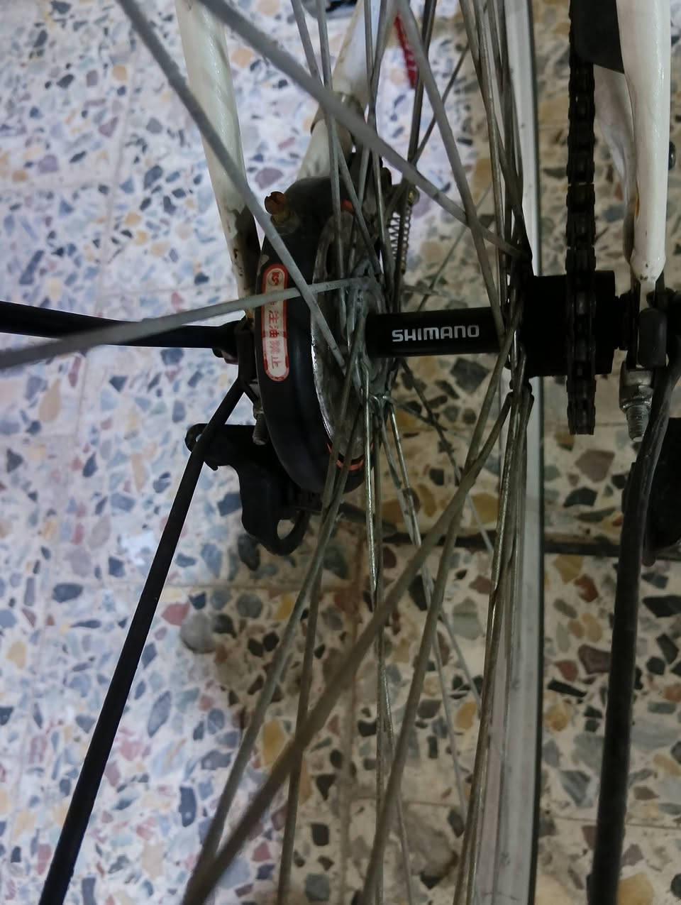 بايسكل ابيض مكحل بسود بناتي كفاله عامه نظافه 100% ختومات كامله انطيك مصاطير هديه فسفورات هديه بطيخه حجم 27 قفل ياباني شيممانو. الاستفسار ***********
