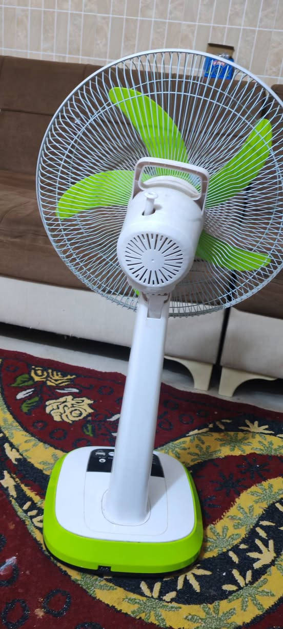 مروحة كهرباء وشحن صناعة أمريكية مستعمله سعره ٣٥ الف وبيه مجال العنوان كوت الأنوار ***********
