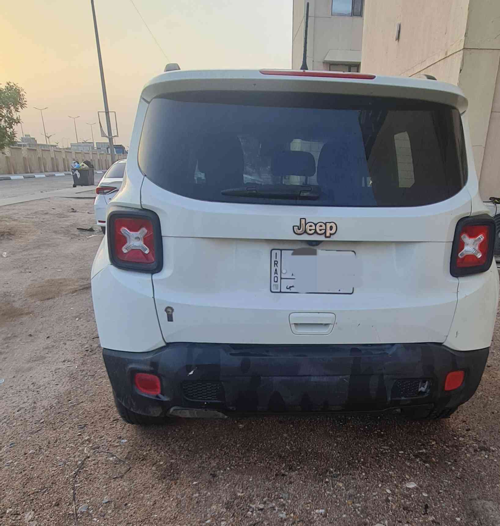 السلام عليكم ...
جيب رينكد موديل 2020 لون ابيض نظيفه كلش .
ماشيه 66 الف  km .
بصمة تشغيل ، وبصمة سايد بريك .
التشغيل عن بعد .تحكم ستيرن ، المرايات اوتو.
المحرك 2400 ، 4 سلندر .
حادثها كلش بسيط من الخلف ومرجعينه بلاد .. 
بيها شبر صبغ بالصندوق الخلفي ...
السعر عالخاص .
للاستفسار الاتصال ( *********** ) .
