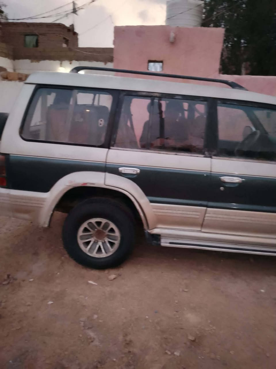 باجيرو موديل 92مكينه وكير VVT تخم تاير باتري جديد حداديه نضيفه غرفه نضيفه رقم بصره شرط التحويل السعر 55وبيها مجال قليل
انا مكلف بلنشر 
هذا رقم صاحب السياره***********
