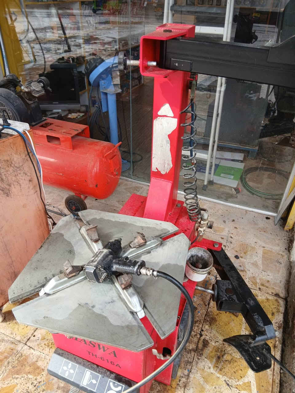 سلام عليكم عندي غراض بنجر كاملة للبيع مكانهن الدوره أمانة الله انضاف ***********
