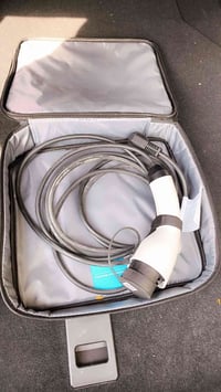 شاحن BYD اصلي جديد غير مستخدم للبيع السعر 60 مكاني بغداد 07731210551