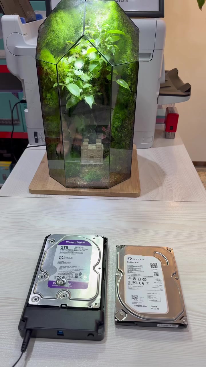 شنو هو الهارد ديسك؟ وليش أحياناً يخرب فجأة وتضيع التسجيلات؟

بهالفيديو من الرؤية التقنية | TECH VISION نشرح شنو هو الهارد ديسك المستخدم بأجهزة المراقبة، شلون يشتغل، شنو أجزاؤه الداخلية، وأهم الأسباب اللي تخليه يتعطل.

إذا عندك كاميرات مراقبة، لازم تعرف شلون تحافظ على الهارد حتى لا تخسر تسجيلاتك بلحظة.

تابع الفيديو وخلي معلوماتك التقنية أقوى من أي عطل.

 الرؤية التقنية | TECH VISIONحلول ذكية… تواكب طموحك.

📍القائم – الشارع العام – مقابل دائرة البريد والاتصالات

📞 *********** – ***********📱 

#كاميرات_مراقبة #منظومات_انذار #العراق #الانبار #القائم #الرؤية_التقنية #حلول_ذكية
