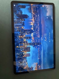 ايباد هونر ستخدام شي قليل مع كامل ملحقاتها   (شاشة كبيرة 120 هرتز مع 6...