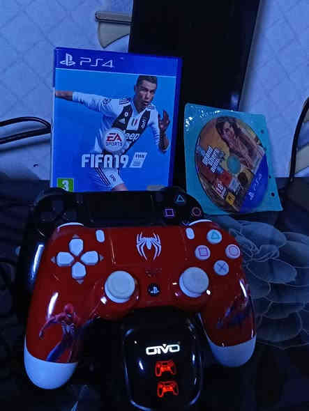 بلي 4 سلم نضافة 100/100 تجي تشوف مكفول من شخط مستعمل بس يومين فقط بي معة جوستك عدد 2 وحدة بالة وحدة تجاري أقراص عدد 2 جيتي اي وفيفة 19 مبرد شاحنة نفس الوقت العاب منزل بي بيس 26 وكلفديوتي و سيارات سعر 280 وبي مجال الاستفسار واتساب *********** مكان بصرة
