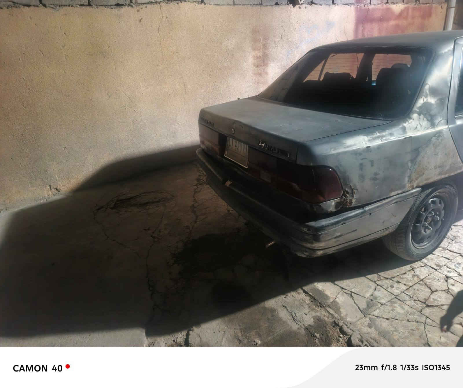 سيارة سوناتا موديل ٩٢ أبيع كوم حديد لأن صاحبهه ميت مكينه وكير مكفولات تخم تاير سيارة شغاله كلشي ما بيهه رقم وسنويه بس صاحبهه ميت وأنطيك رقم أبنه وأنته ويا للإستفسار الاتصال *********** المكان بغداد
