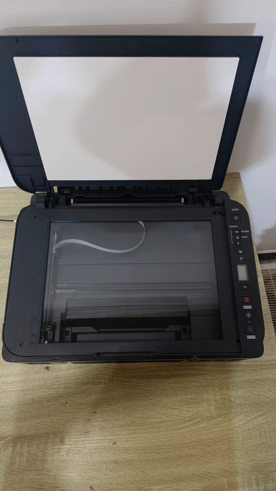 سلام وعليكم
طابعه جديده مستعمله قليل كلش قليل كارتونه وياه سعره ١٥٠ قفل ***********
